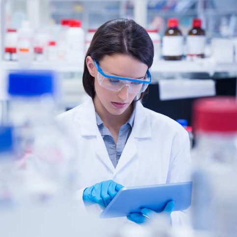 ceradis-job-opportunities-woman-in-lab